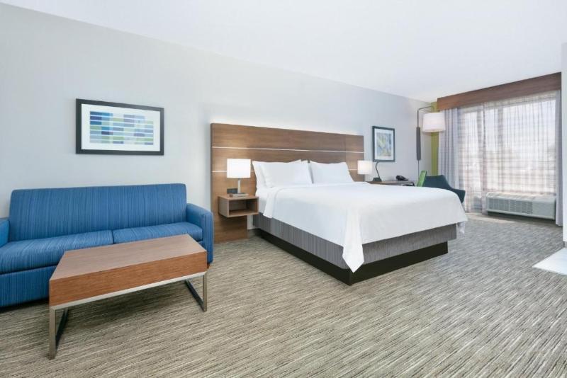 Номер Стандарт Кровать Кинг Адаптированный для Инвалидов, Holiday Inn Express Hotel & Suites Dallas Fort Worth Airport South, An Ihg