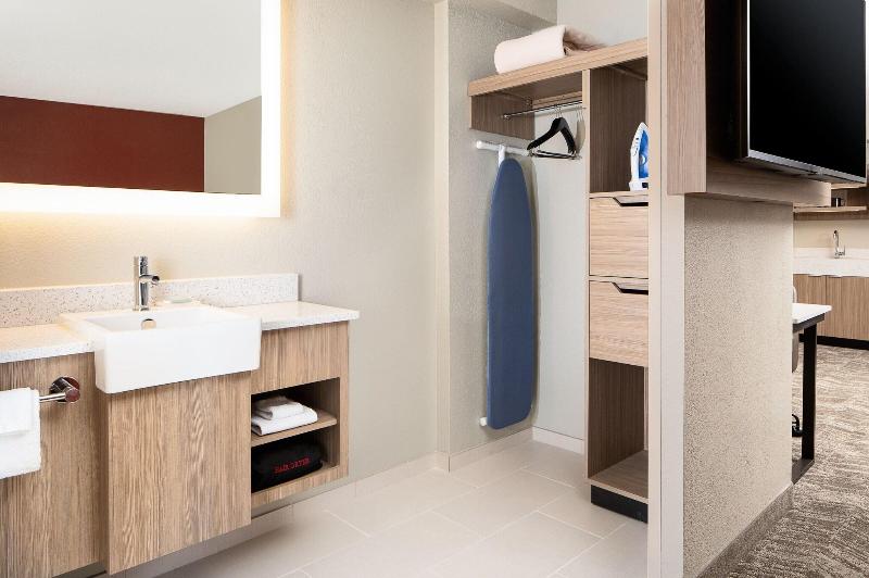 מיטת קינג בסוויטה, Springhill Suites By Marriott Dallas Downtown / West End