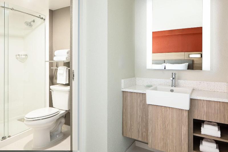 מיטת קינג בסוויטה, Springhill Suites By Marriott Dallas Downtown / West End