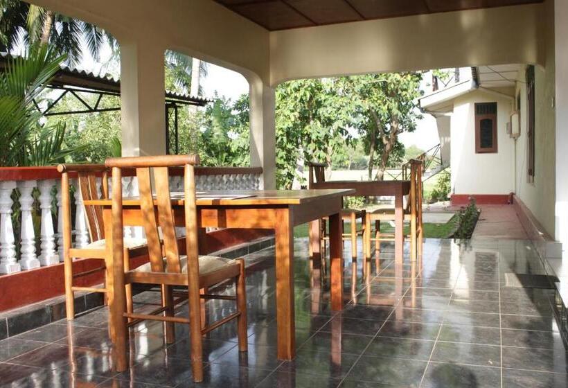 חדר סטנדרט עם מרפסת, Sunshine Tourist Rest