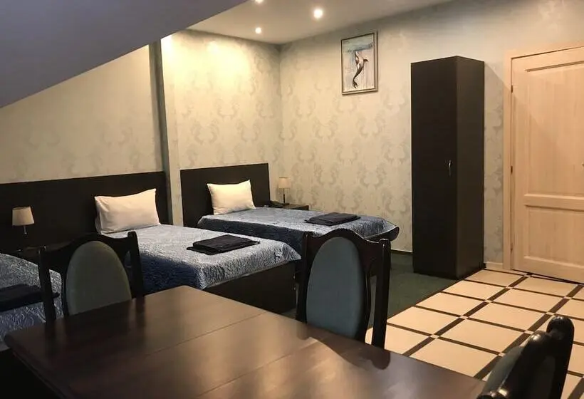 Habitació Triple Estàndard, Motel Sofia