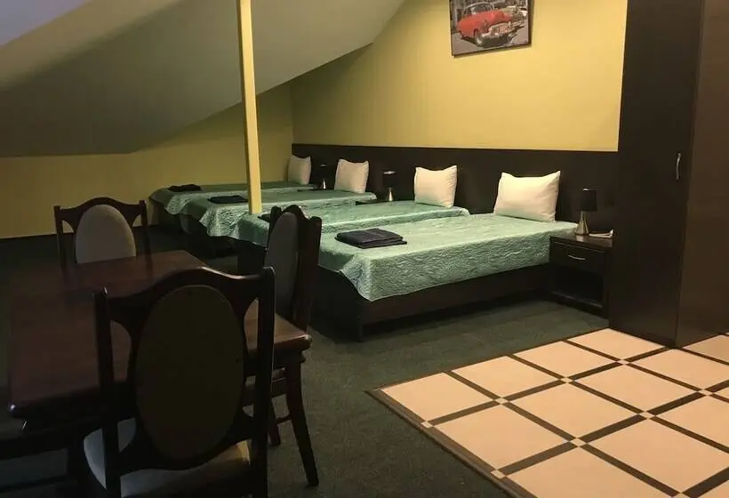Habitació Quàdruple Estàndard, Motel Sofia