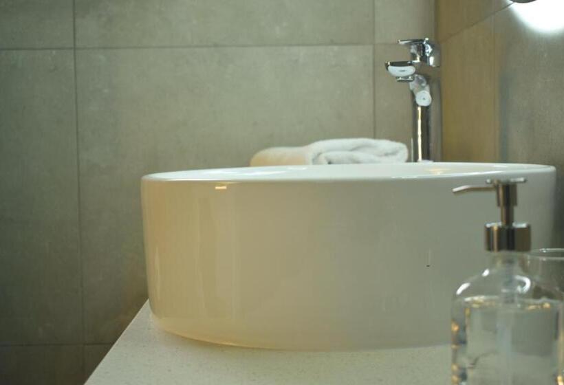 استودیوی استاندارد با چشم‌انداز دریا, Black Beach Suites