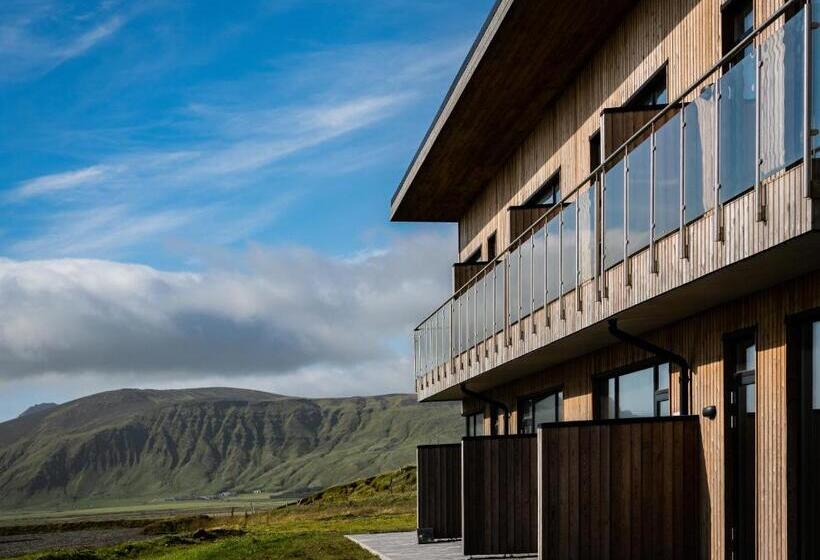 استودیوی لوکس, Black Beach Suites