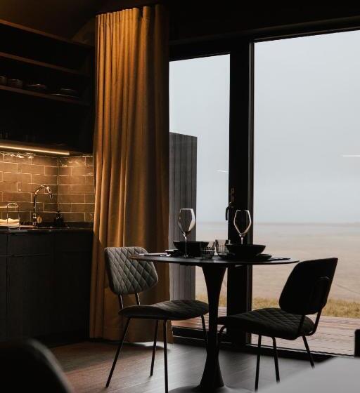 آپارتمان لوکس 1 خوابه, Black Beach Suites