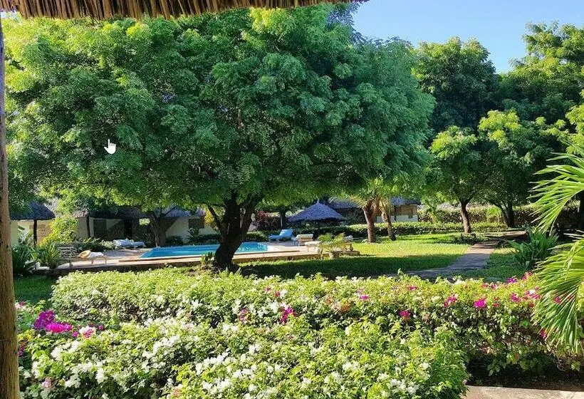 اتاق استاندارد سه تخته با چشم‌انداز باغ, Eco Villas Watamu