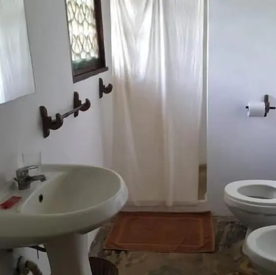 اتاق استاندارد سه تخته با چشم‌انداز باغ, Eco Villas Watamu