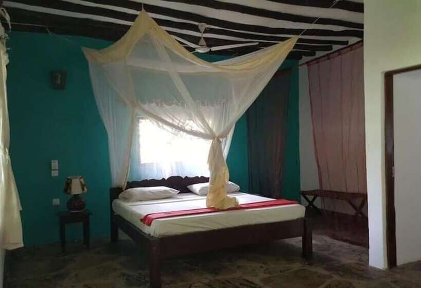 اتاق استاندارد سه تخته با چشم‌انداز باغ, Eco Villas Watamu