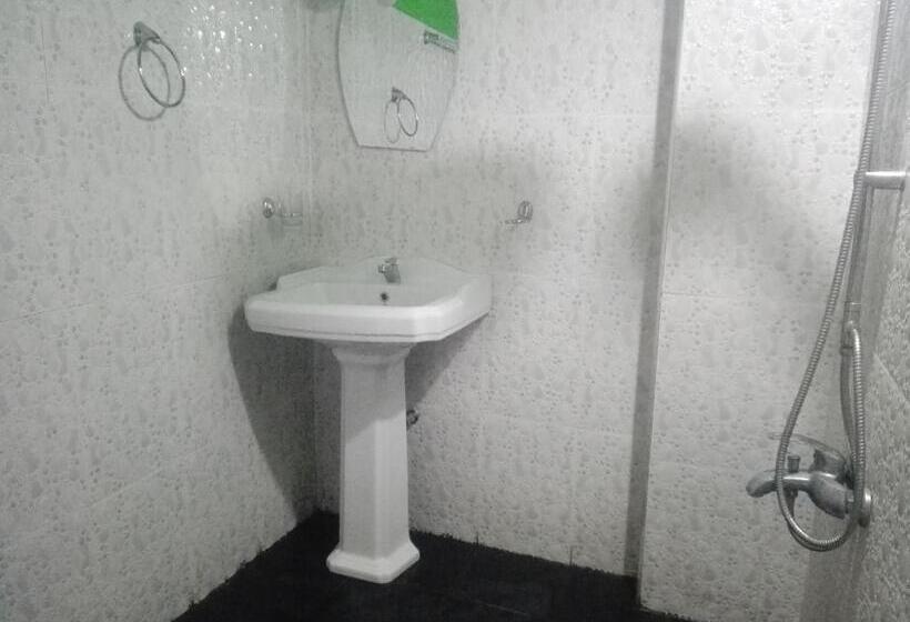 패밀리 룸, Ella New Green View