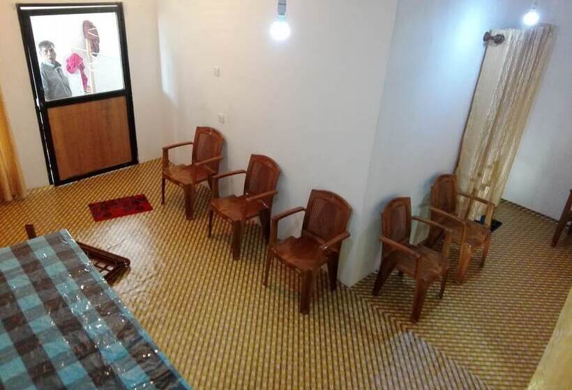 패밀리 룸, Ella New Green View