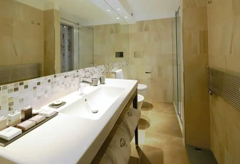 Single Deluxe Room
