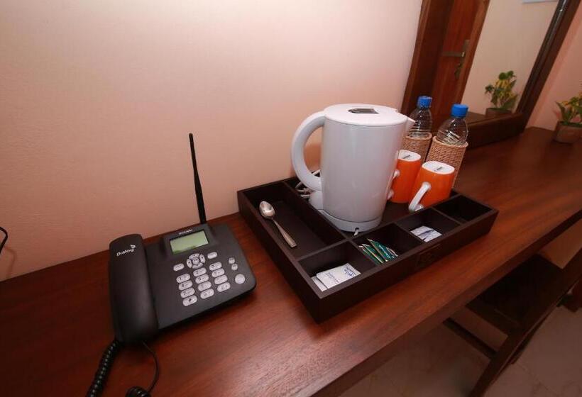 اتاق لوکس سه تخته, Athithi Villa