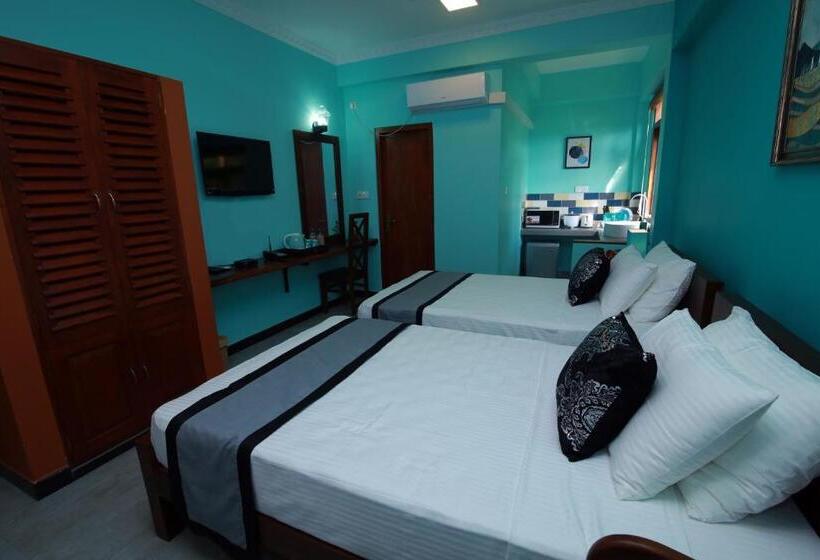 اتاق لوکس با بالکن, Athithi Villa