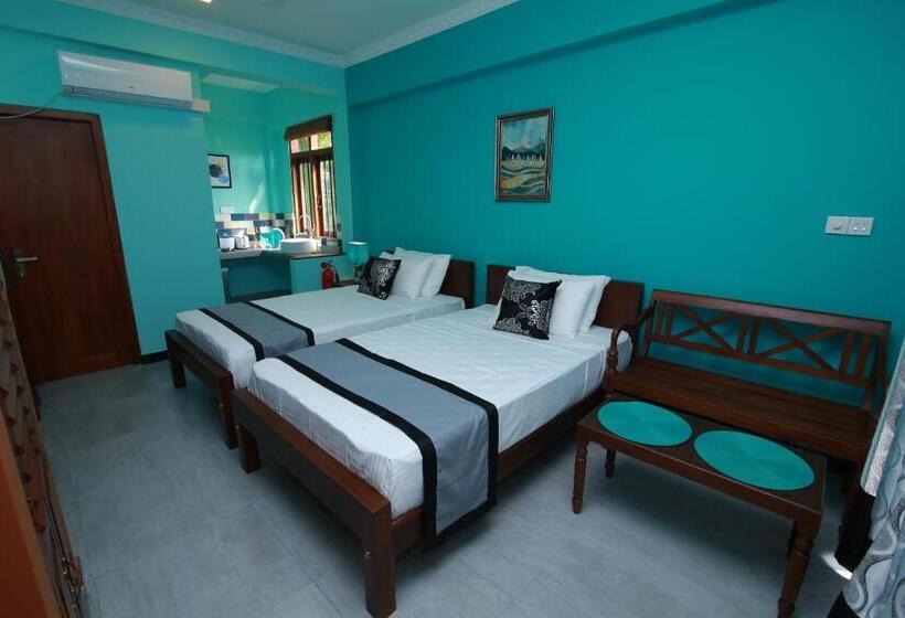 اتاق لوکس با بالکن, Athithi Villa