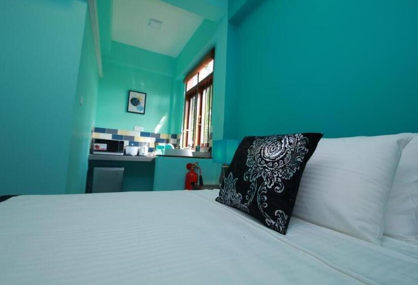 اتاق لوکس با بالکن, Athithi Villa