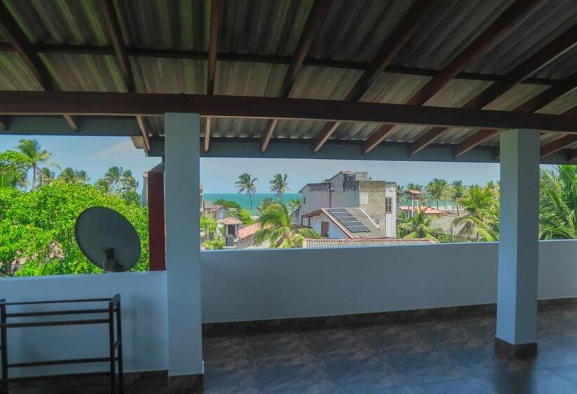 اتاق لوکس با بالکن و چشم‌انداز دریا, Athithi Villa