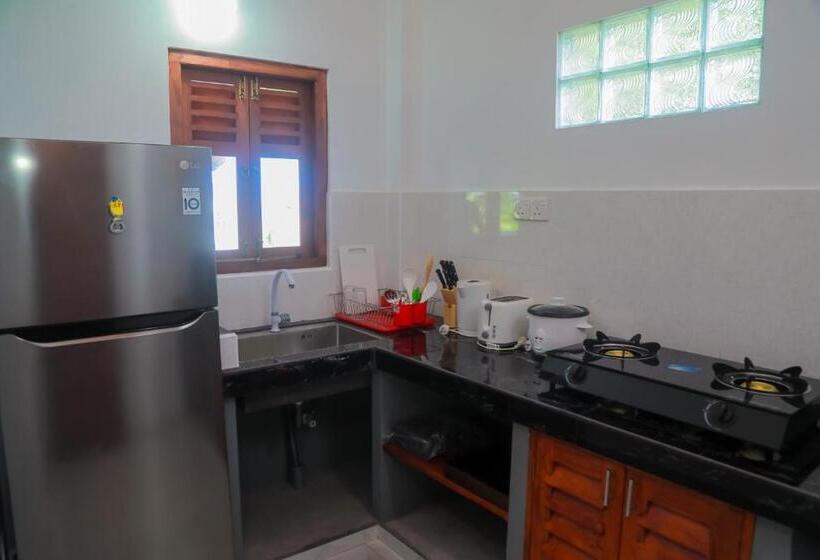 اتاق لوکس با بالکن و چشم‌انداز دریا, Athithi Villa