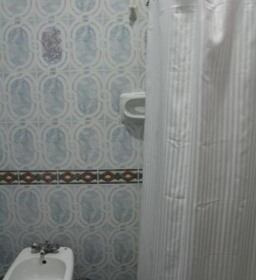 اتاق استاندارد یک نفره, Majan Guest House L.l.c