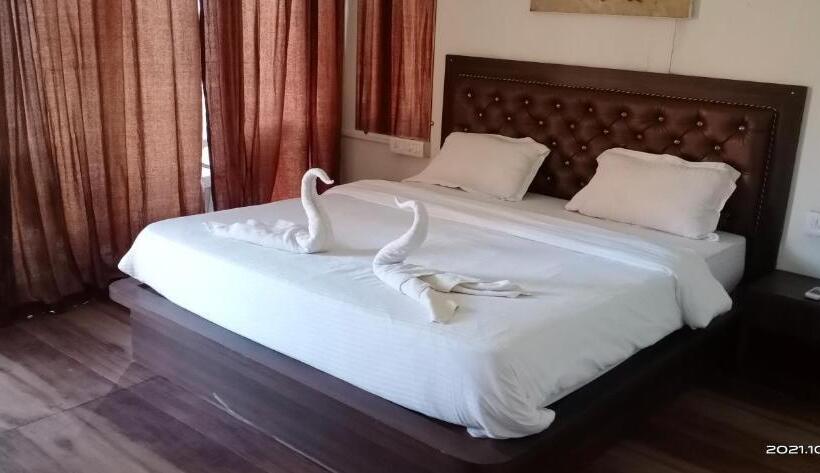 חדר דלוקס עם מרפסת נוף לים, Sunset & Waves Resort