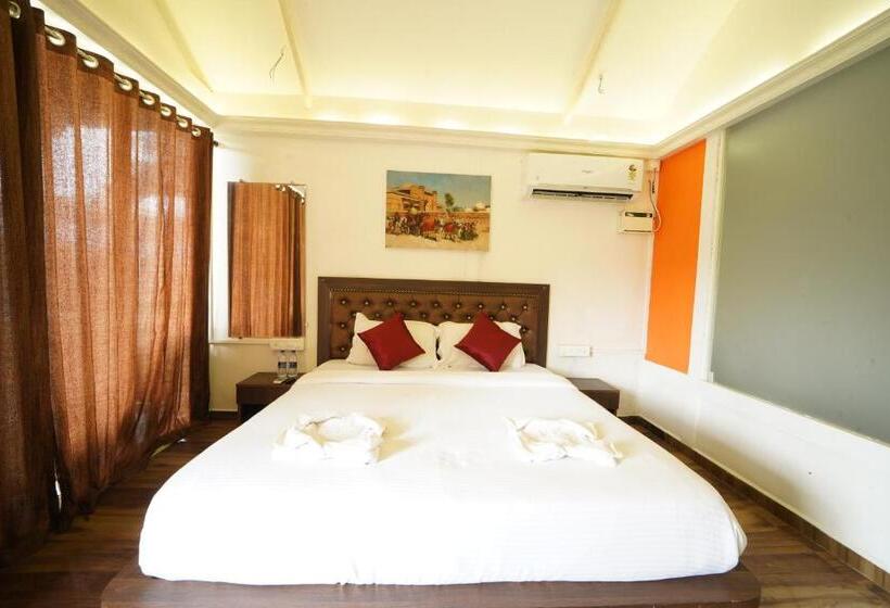 חדר דלוקס עם מרפסת נוף לים, Sunset & Waves Resort