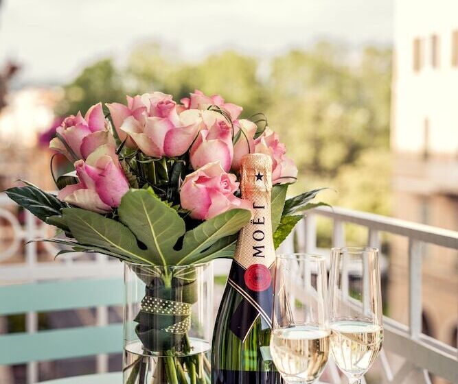 غرفة ديلوكس مطلة على المدينة, La Spezia By The First  Luxury Rooms & Suites