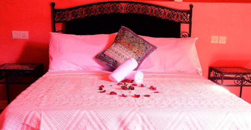 اتاق استاندارد, Latifa House