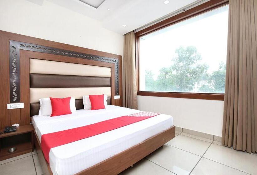 Deluxe Kolmen Hengen Huone, Atlante By Oyo Rooms