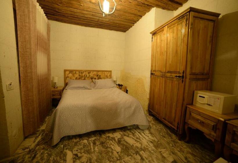 اتاق لوکس, Crassus Cave