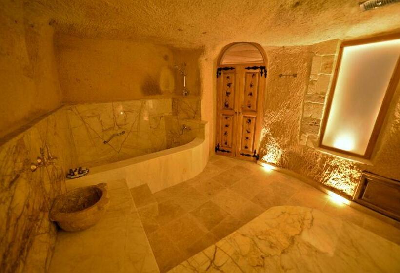 اتاق پرمیوم, Crassus Cave