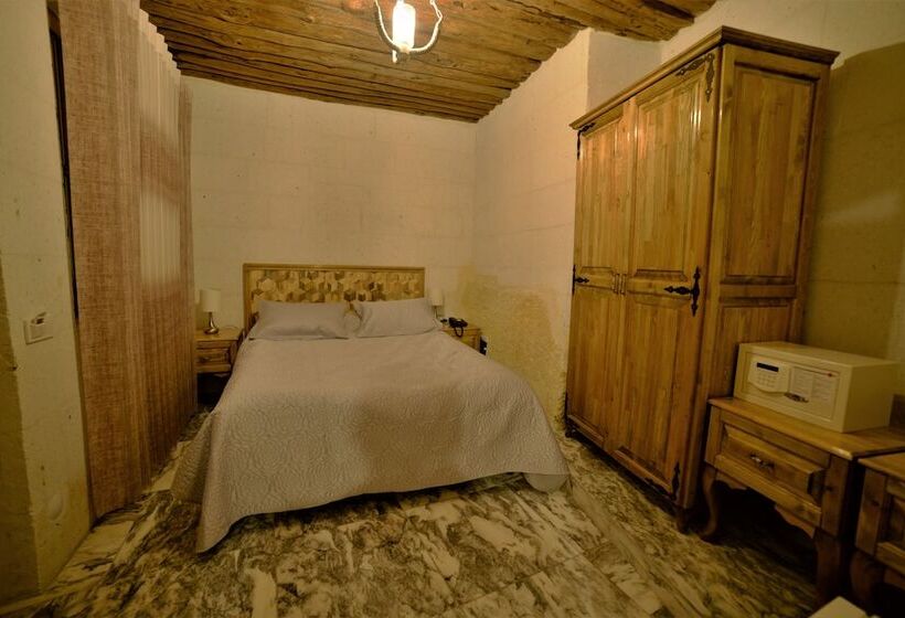 اتاق لوکس, Crassus Cave