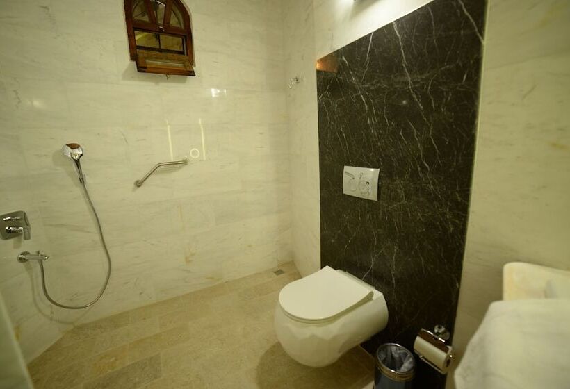 اتاق استاندارد, Crassus Cave