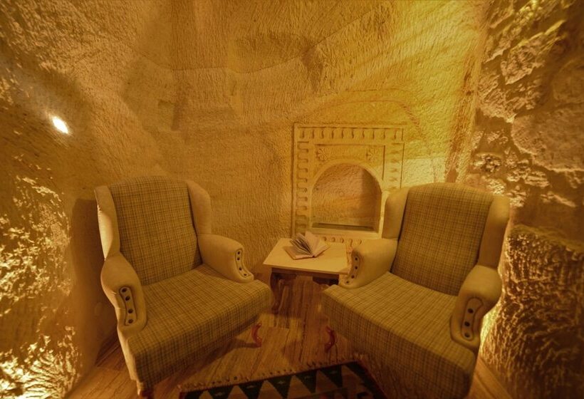 اتاق لوکس, Crassus Cave