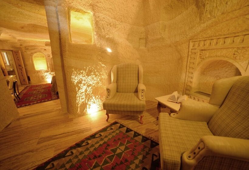 اتاق لوکس, Crassus Cave