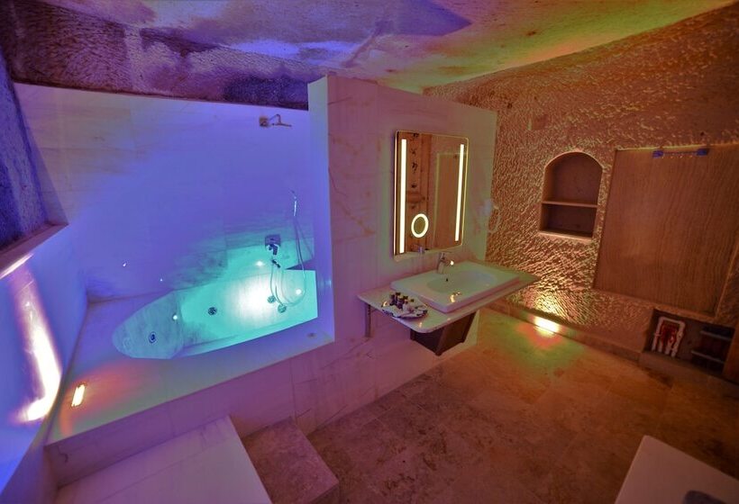 سوییت, Crassus Cave