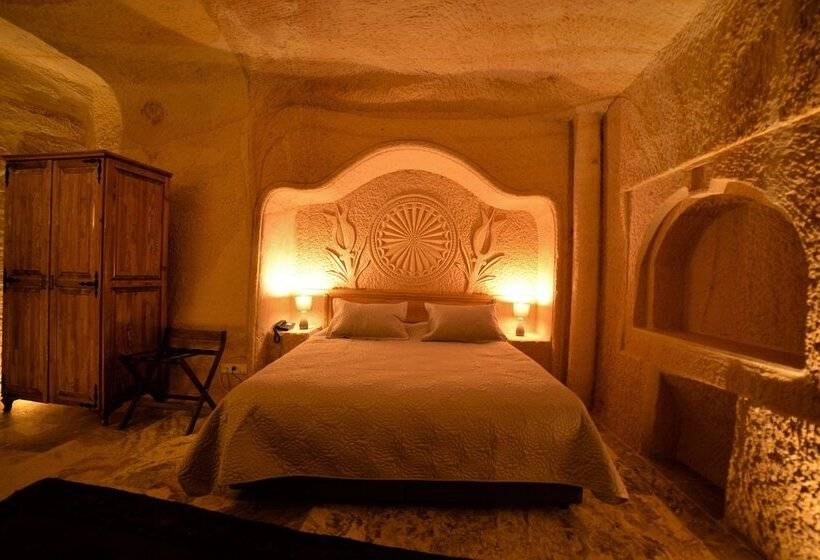 سوییت, Crassus Cave