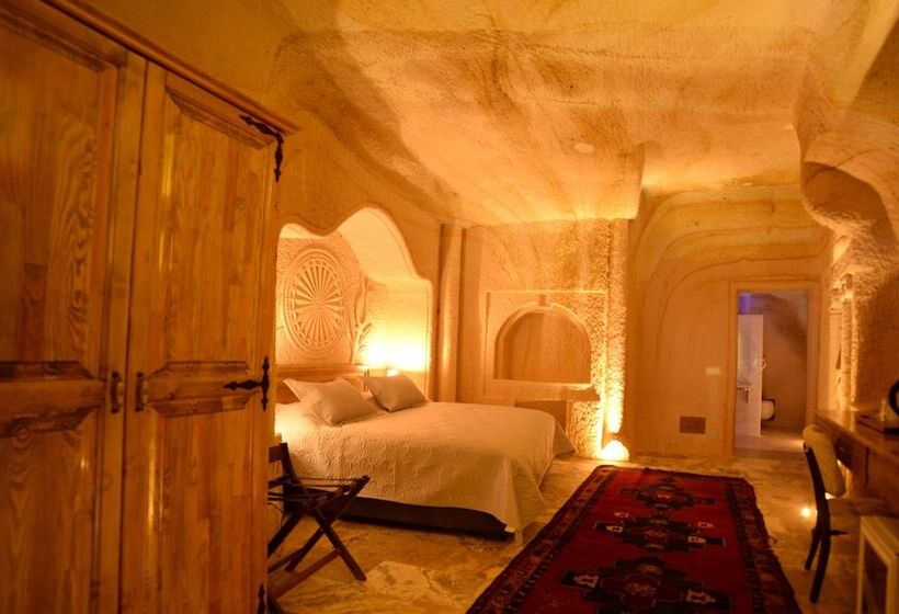 سوییت, Crassus Cave