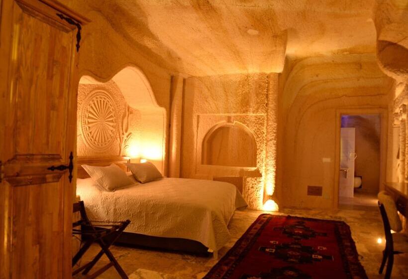 سوییت, Crassus Cave