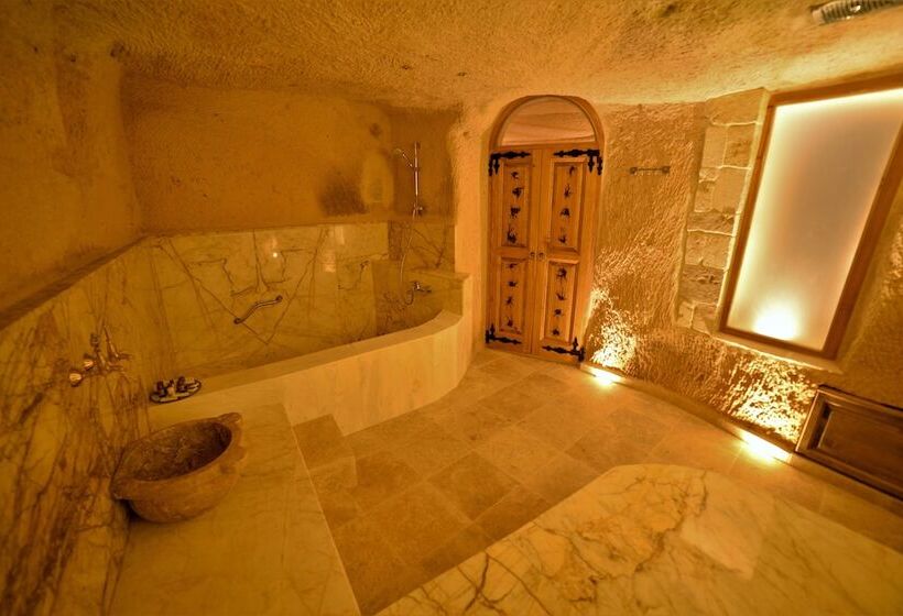 اتاق پرمیوم, Crassus Cave