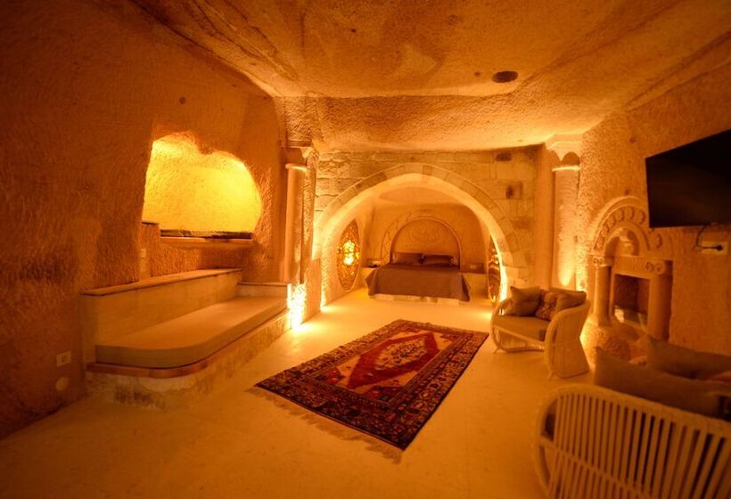 اتاق پرمیوم, Crassus Cave