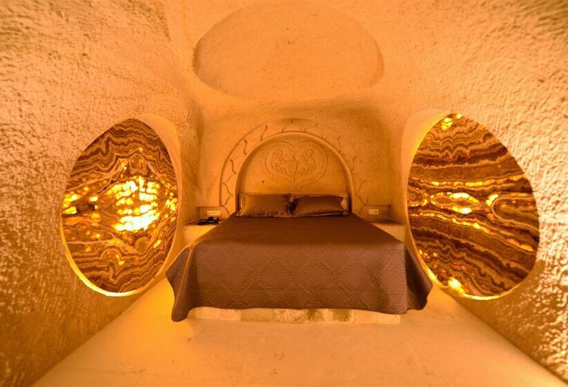 اتاق پرمیوم, Crassus Cave