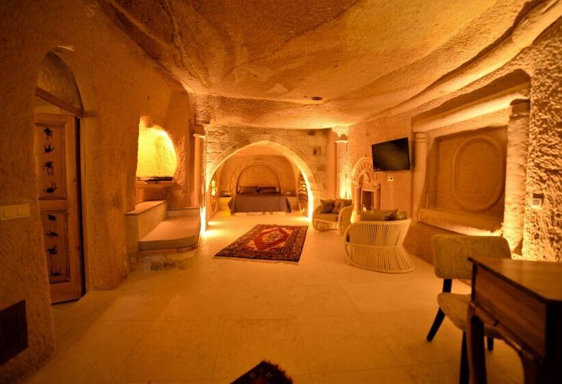 اتاق پرمیوم, Crassus Cave