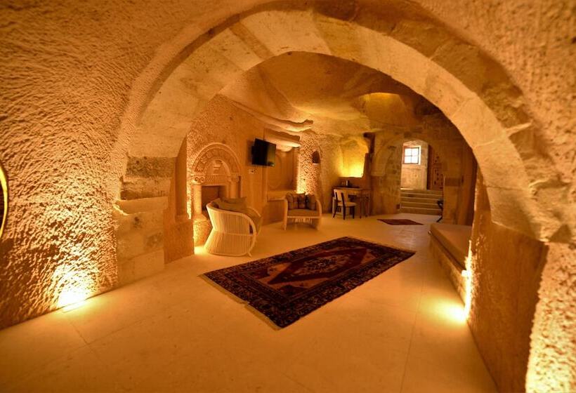 اتاق پرمیوم, Crassus Cave