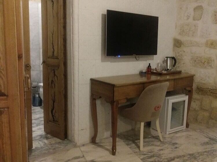 اتاق استاندارد, Crassus Cave