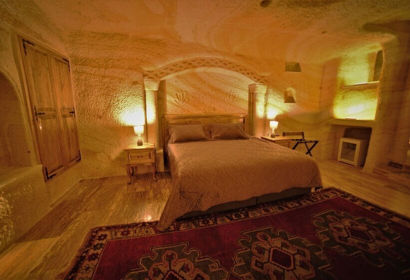 اتاق لوکس, Crassus Cave