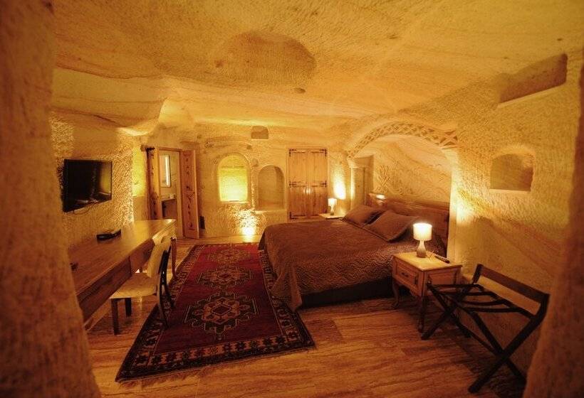 اتاق لوکس, Crassus Cave