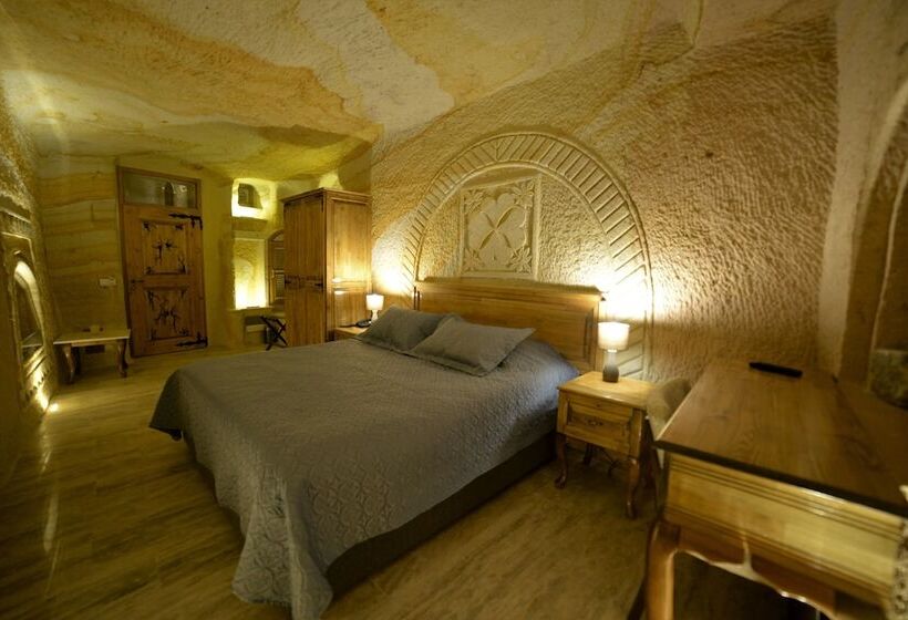 سوییت, Crassus Cave