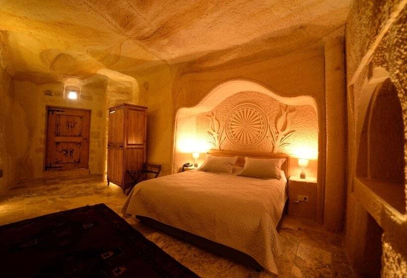 سوییت, Crassus Cave