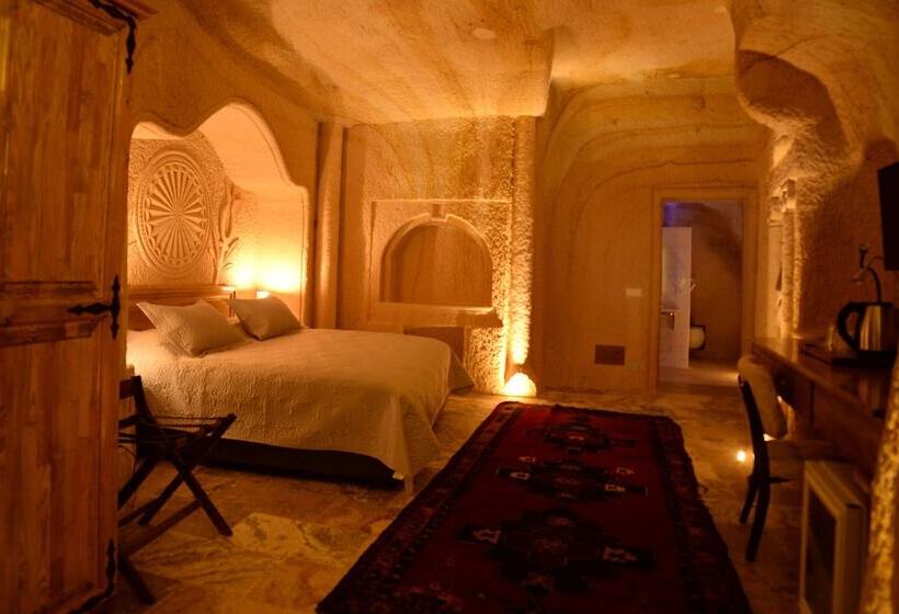 سوییت, Crassus Cave