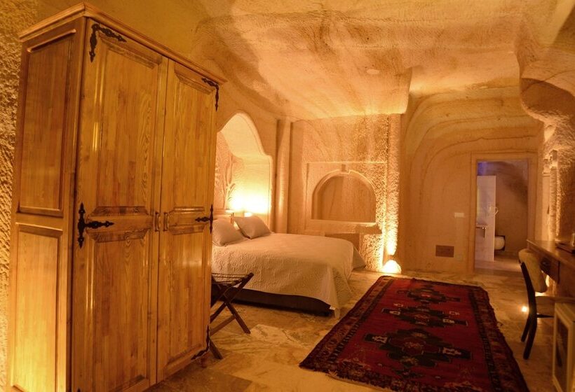 سوییت, Crassus Cave