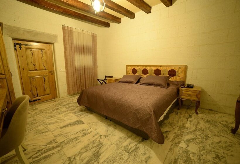 سوییت, Crassus Cave